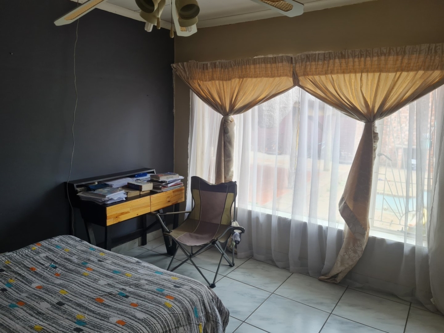 5 Bedroom Property for Sale in Pellissier Free State